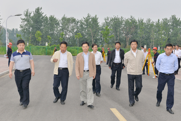 丰县县政府领导陪同参观丰县中等专业zoty中欧校园