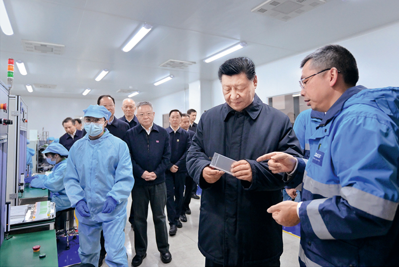 2024年3月18日至21日，中共中央总书记、国家主席、中央军委主席习近平在湖南考察。这是18日下午，习近平在中德合资企业巴斯夫杉杉电池材料有限公司考察。 新华社记者 谢环驰/摄